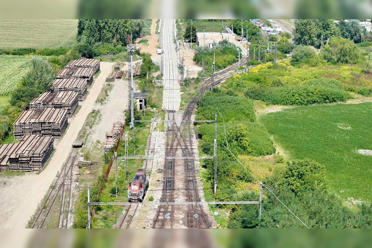 FOTO: Elektrifikácia železničnej trate Bánovce nad Ondavou – Humenné pokračuje, foto 1
