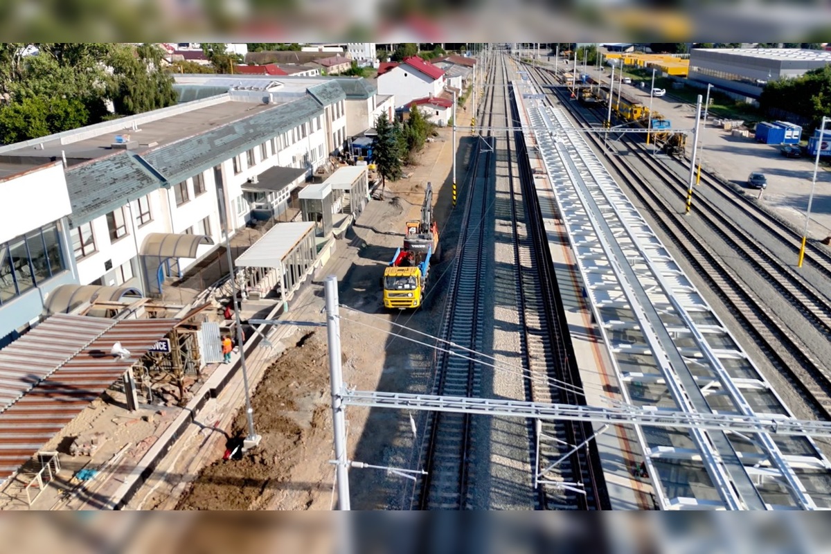 FOTO: Elektrifikácia železničnej trate Bánovce nad Ondavou – Humenné pokračuje, foto 3