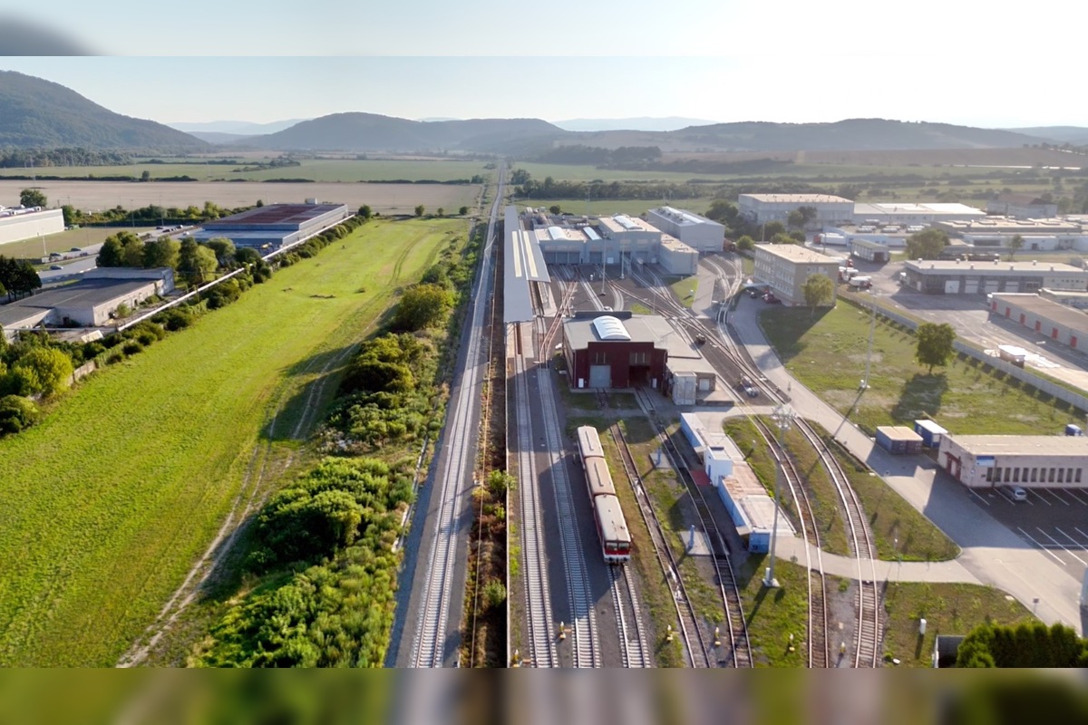 FOTO: Elektrifikácia železničnej trate Bánovce nad Ondavou – Humenné pokračuje, foto 9