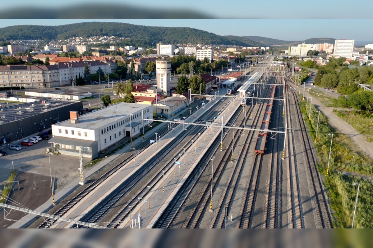 FOTO: Elektrifikácia železničnej trate Bánovce nad Ondavou – Humenné pokračuje, foto 11