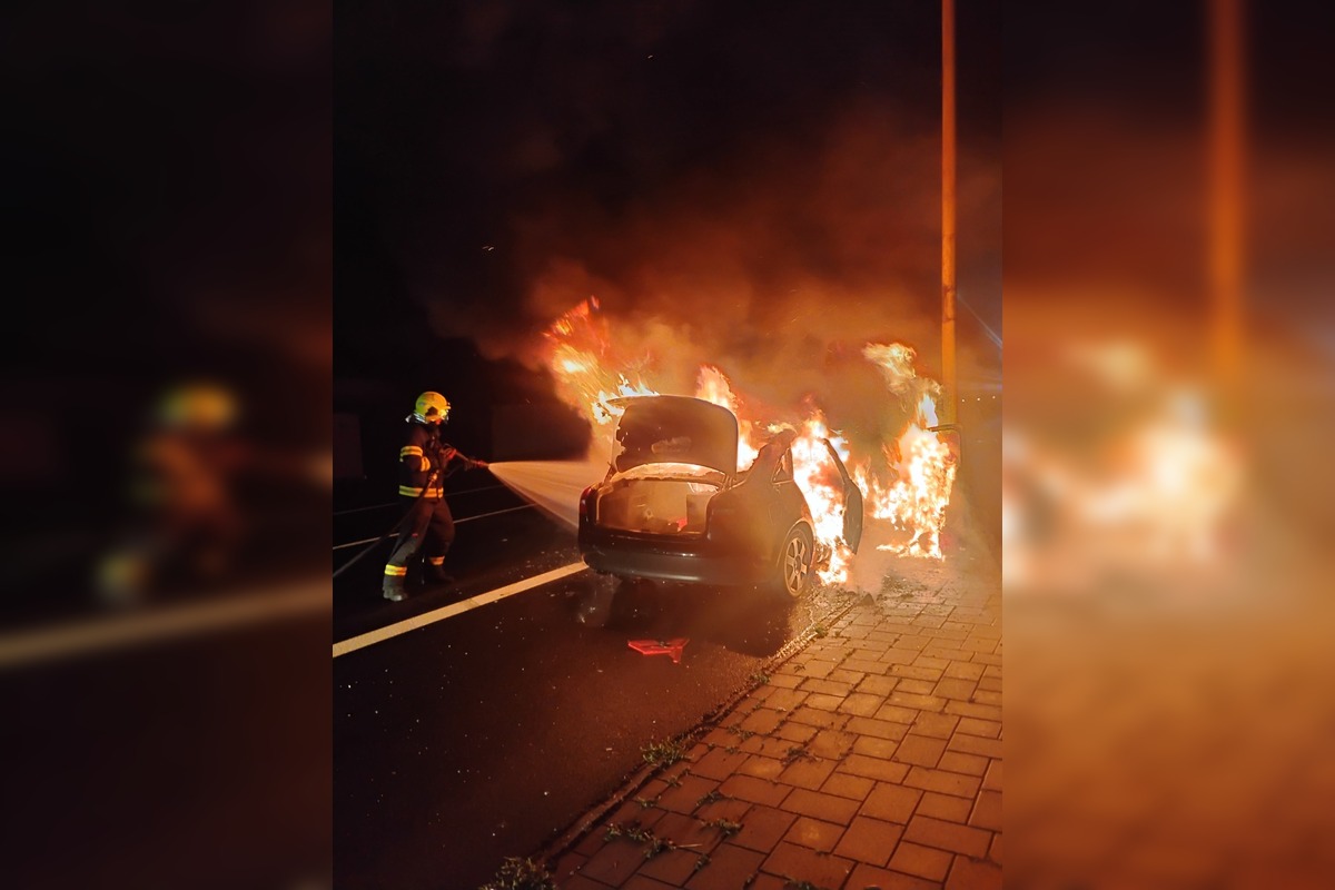 FOTO: Požiar auta v Sečovciach, foto 1