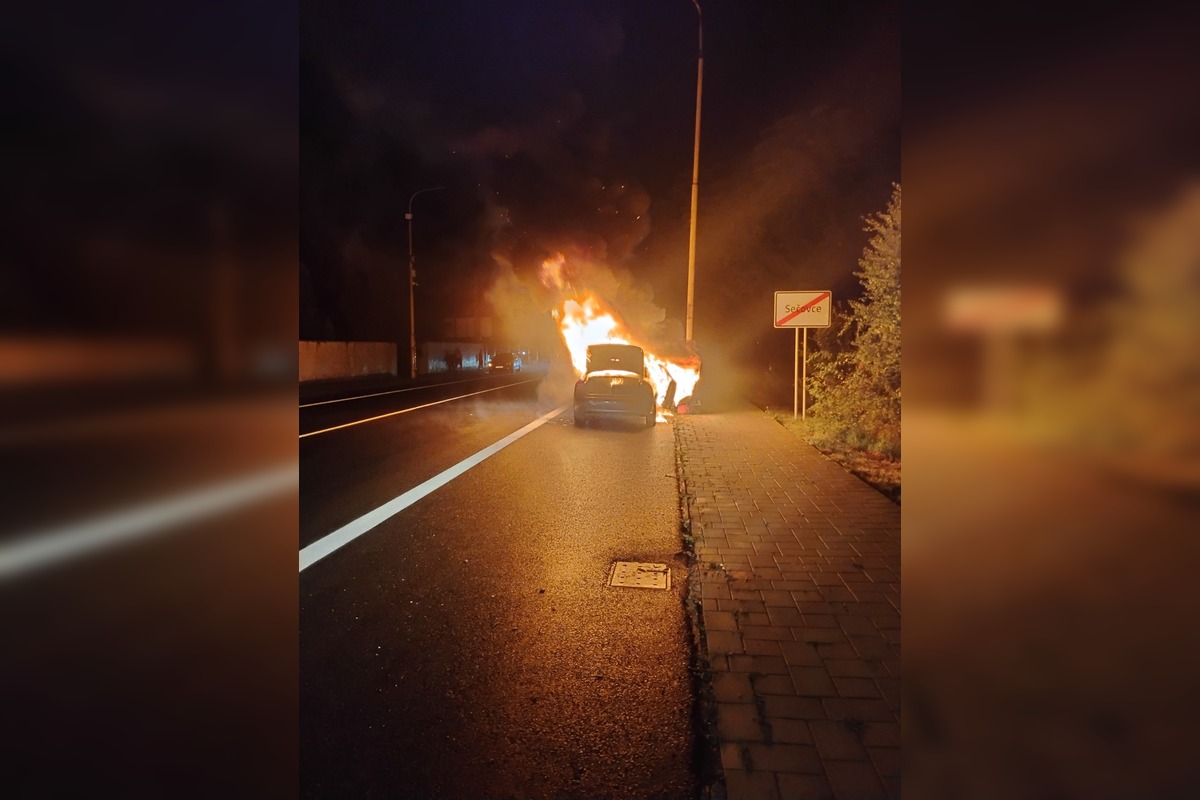 FOTO: Požiar auta v Sečovciach, foto 3