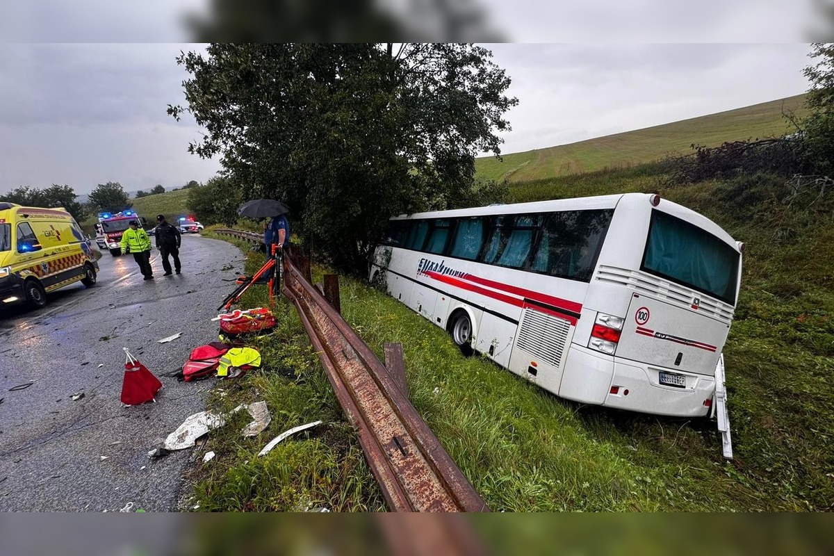 FOTO: Zrážka autobusu a auta na Spiši, foto 5