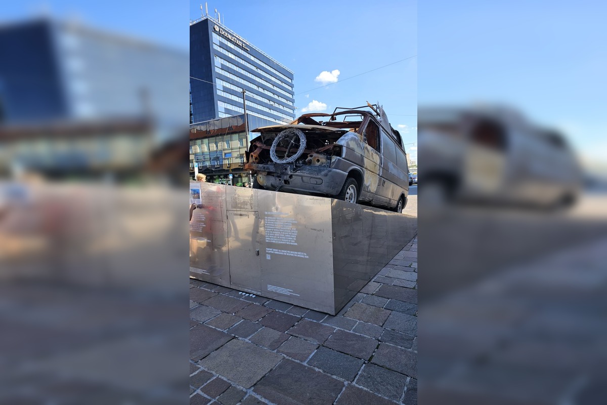 FOTO: Zničená sanitka Oksana vystavená v Košiciach, foto 2