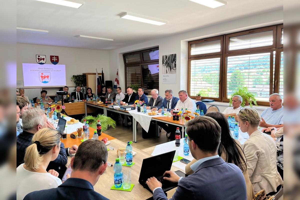 FOTO: Minister Drucker na rokovaní v Richnave, foto 8