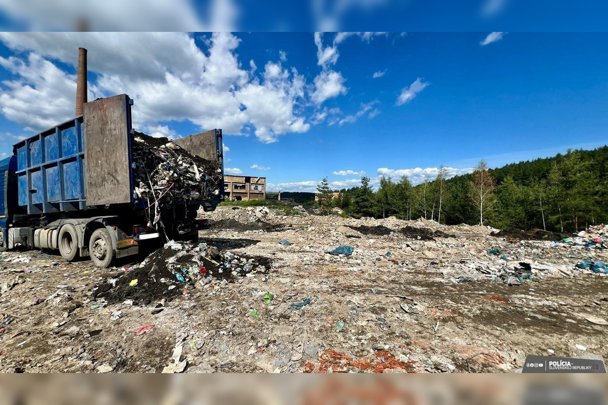 Polícia na Spiši riešila rozsiahlu skládku odpadu, foto 3