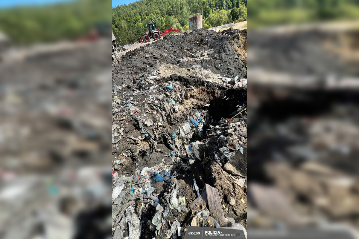 Polícia na Spiši riešila rozsiahlu skládku odpadu, foto 4