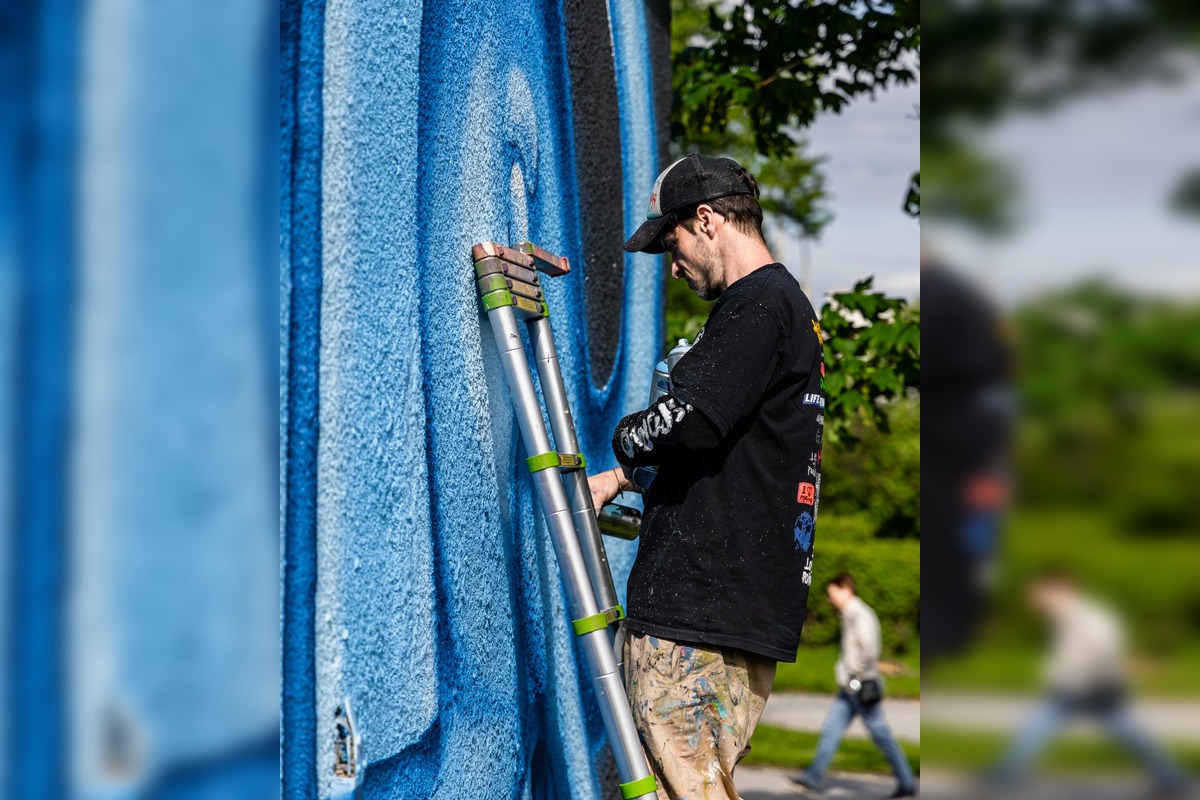 FOTO: Streetart festival na sídlisku KVP mení šedé bytovky na umenie, foto 10