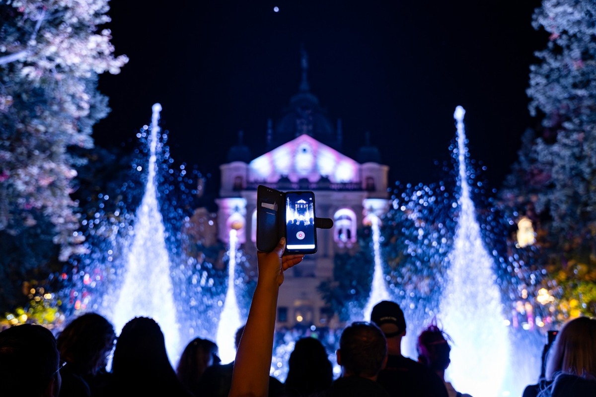 FOTO: Nestihli ste nočnú šou na Spievajúcej fontáne? Z tej nádhery vám padne sánka, foto 2