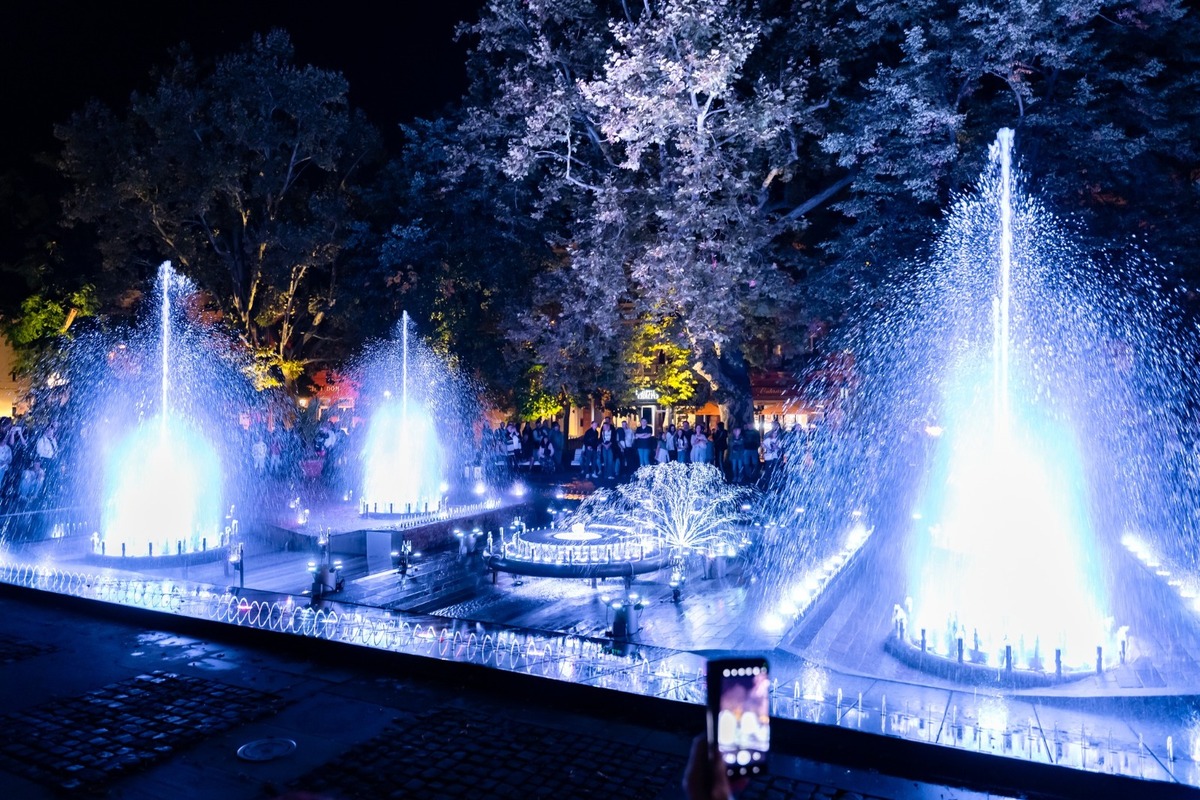 FOTO: Nestihli ste nočnú šou na Spievajúcej fontáne? Z tej nádhery vám padne sánka, foto 3