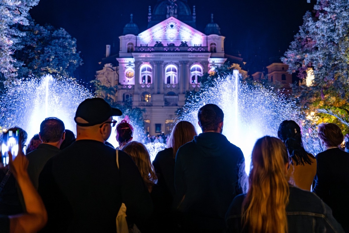 FOTO: Nestihli ste nočnú šou na Spievajúcej fontáne? Z tej nádhery vám padne sánka, foto 5