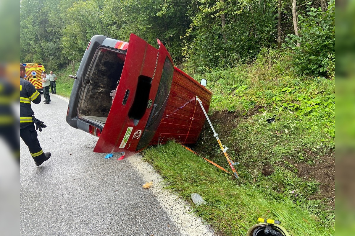 FOTO: Prevrátené auto medzi Švedlárom a Nálepkovom, foto 3