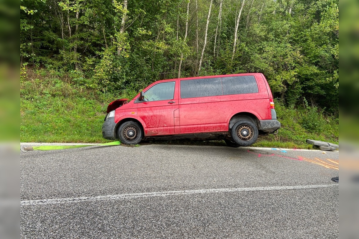 FOTO: Prevrátené auto medzi Švedlárom a Nálepkovom, foto 4