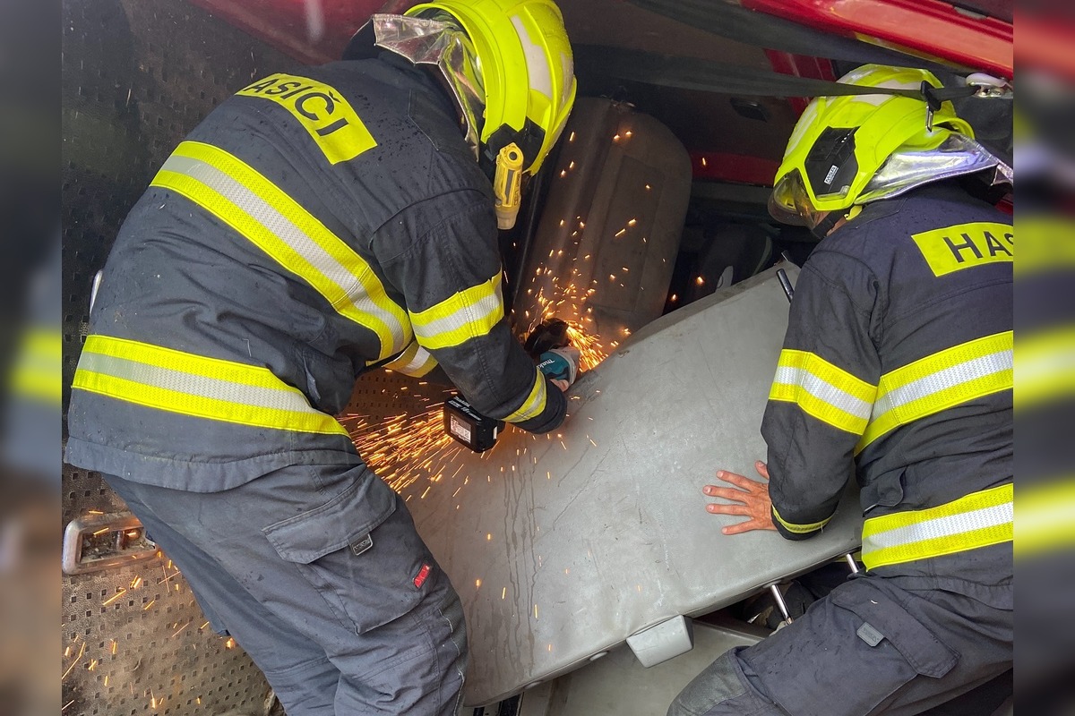 FOTO: Prevrátené auto medzi Švedlárom a Nálepkovom, foto 9