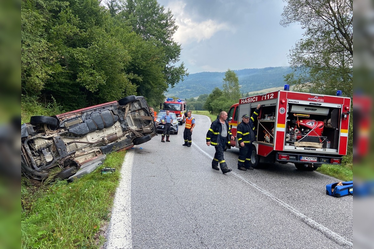 FOTO: Prevrátené auto medzi Švedlárom a Nálepkovom, foto 5