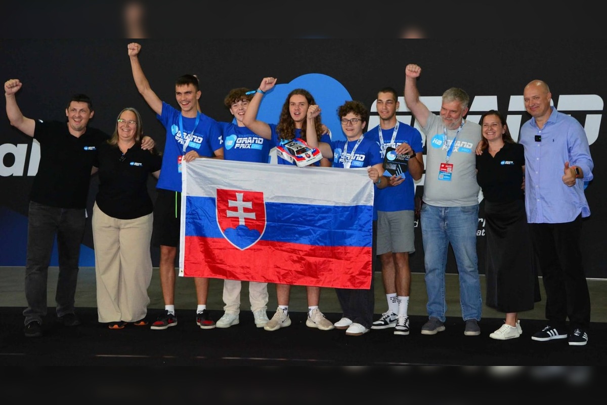 FOTO: Košickí študenti uspeli v zahraničí s vodíkovým modelom auta, foto 2