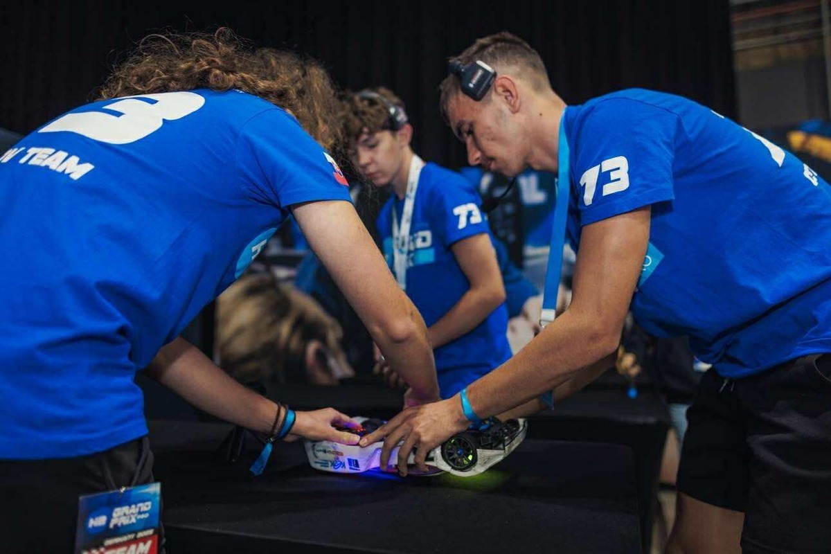 FOTO: Košickí študenti uspeli v zahraničí s vodíkovým modelom auta, foto 4