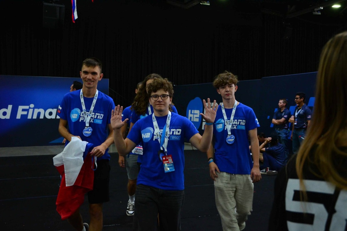 FOTO: Košickí študenti uspeli v zahraničí s vodíkovým modelom auta, foto 5