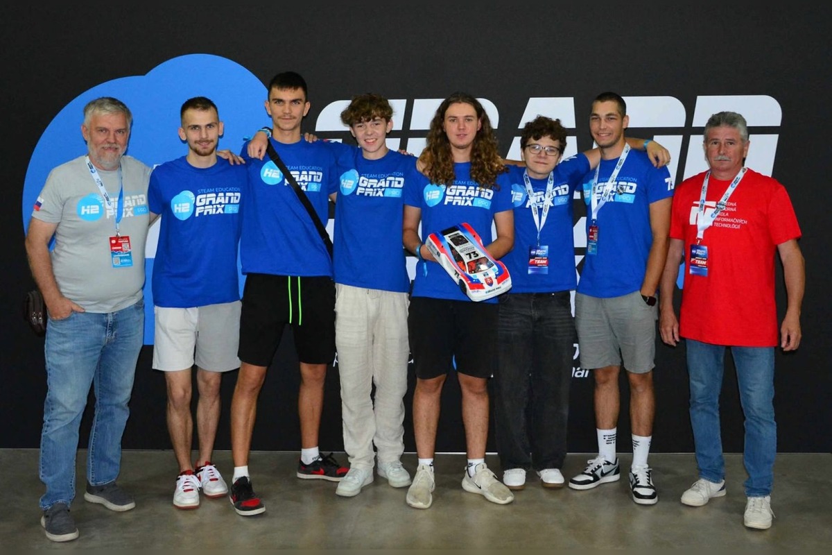 FOTO: Košickí študenti uspeli v zahraničí s vodíkovým modelom auta, foto 6