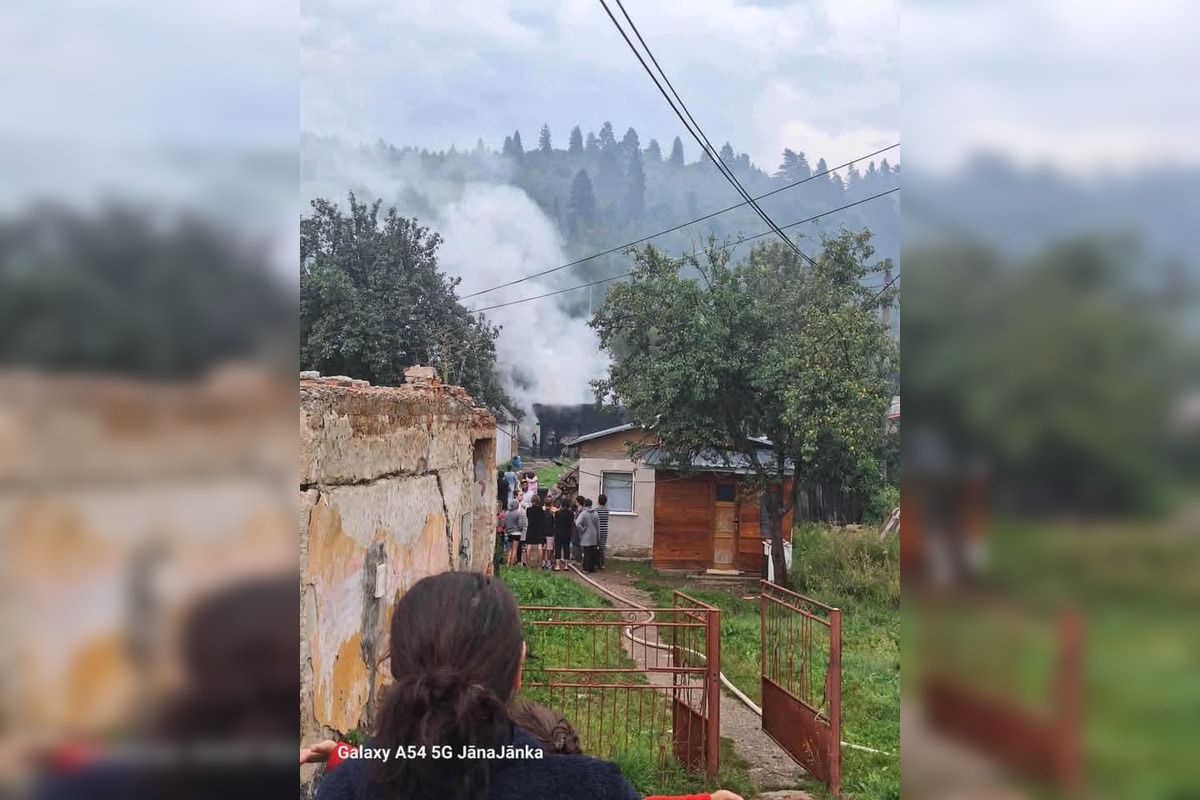 FOTO: Požiar rodinného domu vo Švedlári, foto 1