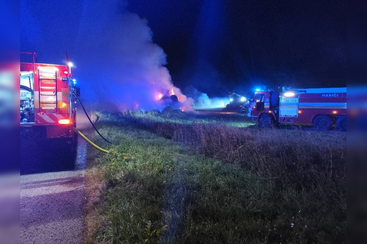 FOTO: Požiar balíkov slamy vo Vojčiciach, foto 9