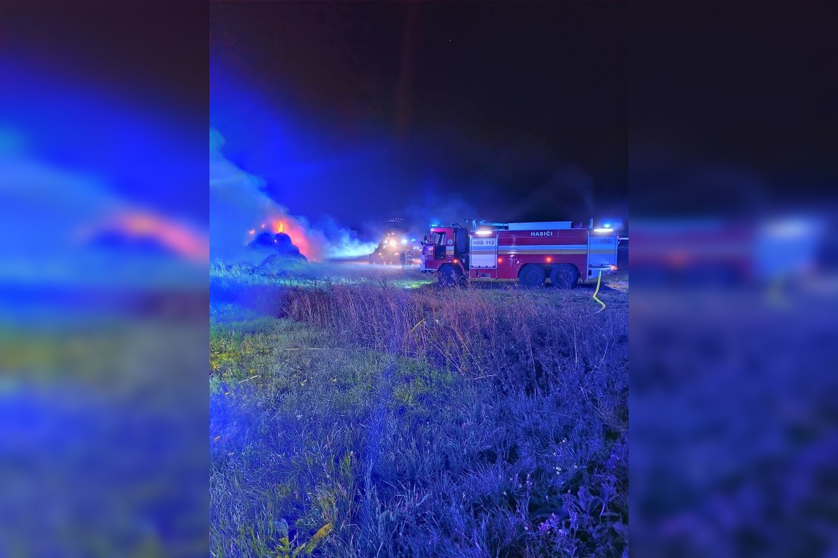 FOTO: Požiar balíkov slamy vo Vojčiciach, foto 10