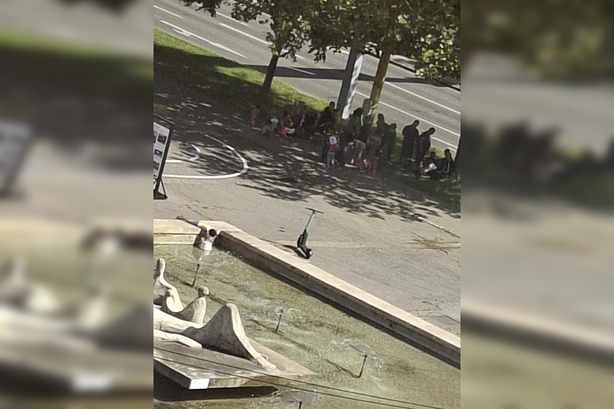 FOTO: Na Námestí Jána Matheo to začína vyzerať ako na Luníku IX, foto 1