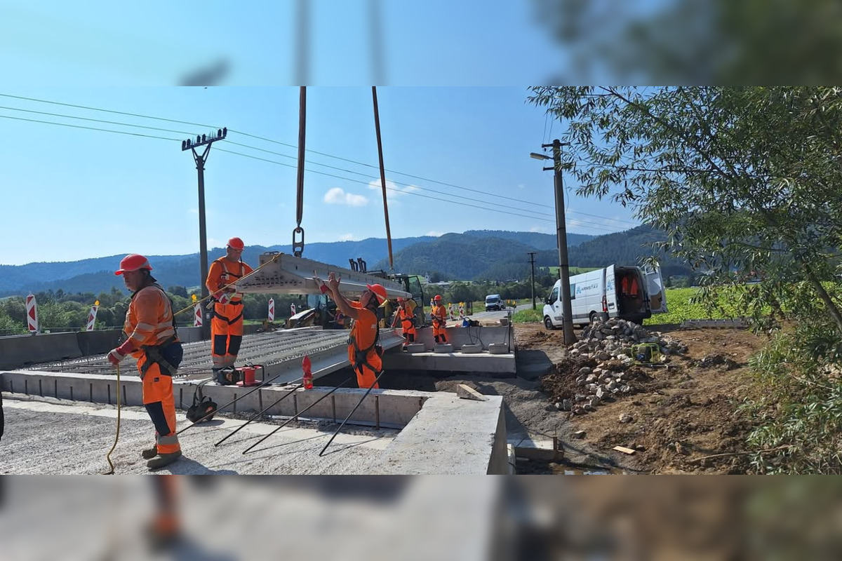 FOTO: Výstavba mosta v Olcnave napreduje neuveriteľnou rýchlosťou, foto 1