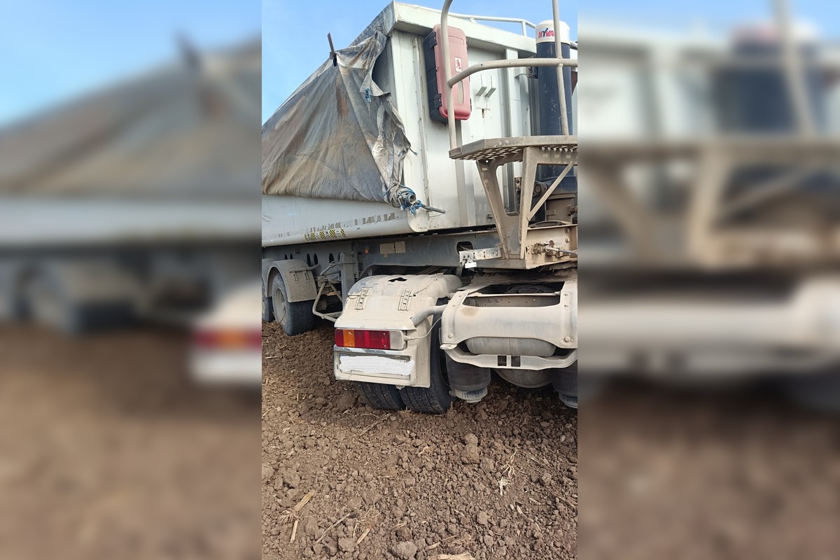 FOTO: Nehoda kamióna medzi Turňou nad Bodvou a Drienovcom, foto 2