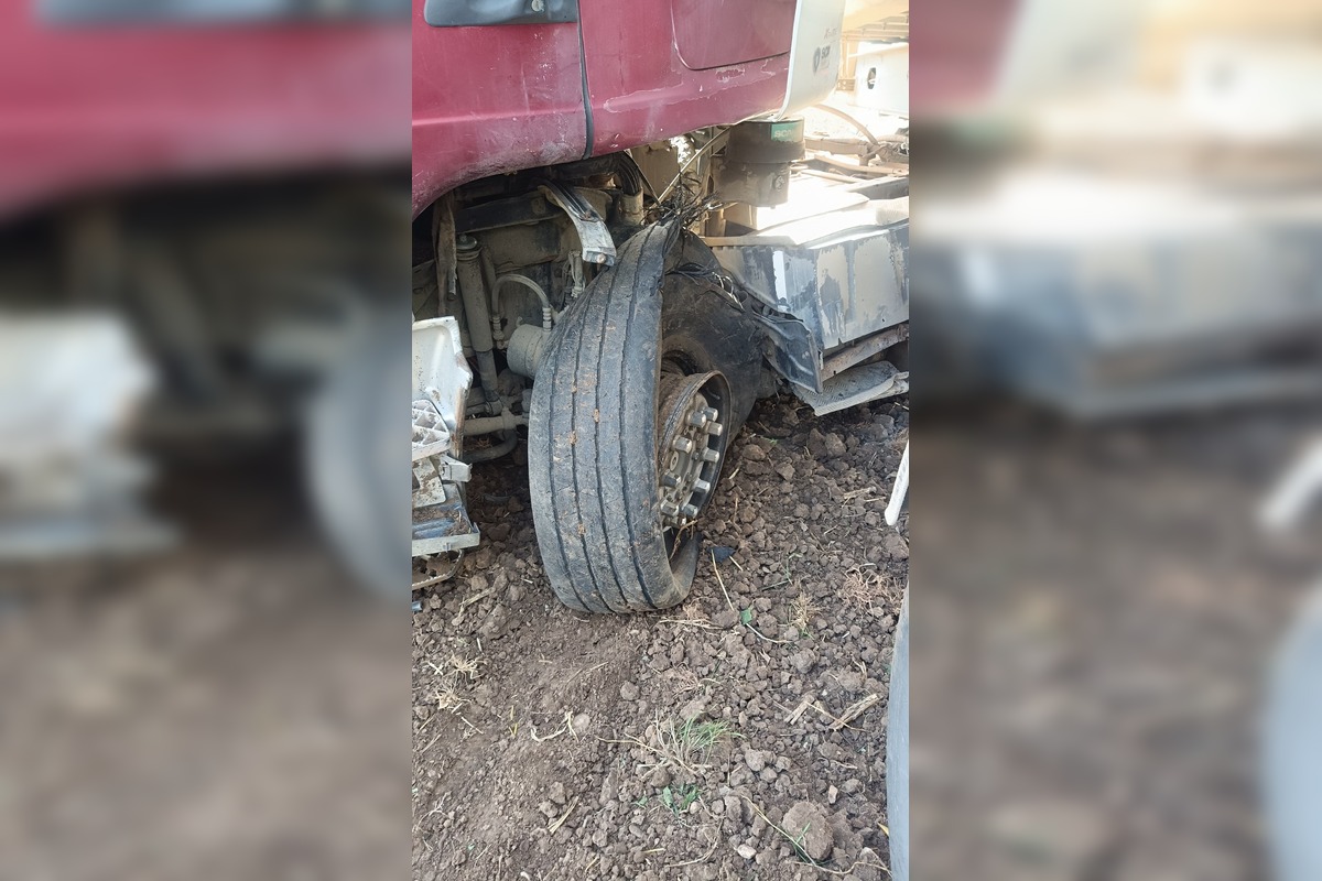 FOTO: Nehoda kamióna medzi Turňou nad Bodvou a Drienovcom, foto 4