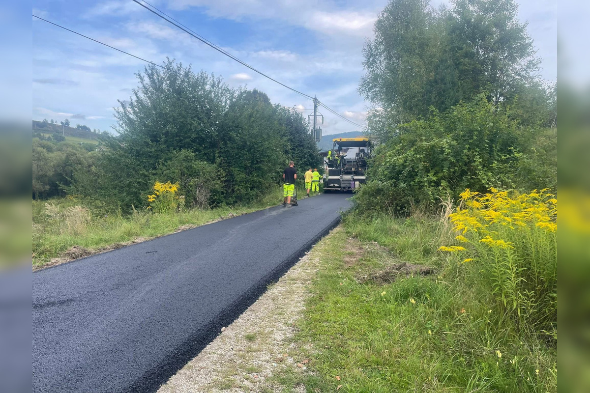 FOTO: V Richnave sa miestni obyvatelia tešia z novej cesty, foto 2
