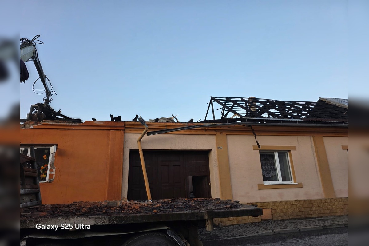 FOTO: Oheň zachvátil rodinné domy aj reštauráciu v Dobšinej, foto 5