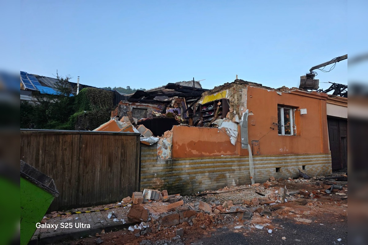 FOTO: Oheň zachvátil rodinné domy aj reštauráciu v Dobšinej, foto 7