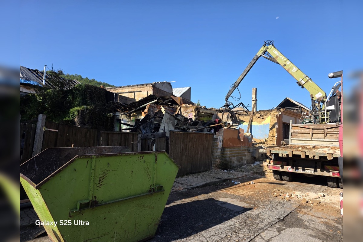 FOTO: Oheň zachvátil rodinné domy aj reštauráciu v Dobšinej, foto 10