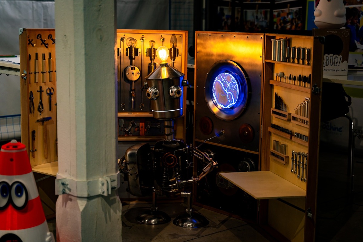 FOTO: Humanoidný robot Sophia sa predstavil na konferencii v Košiciach, foto 12