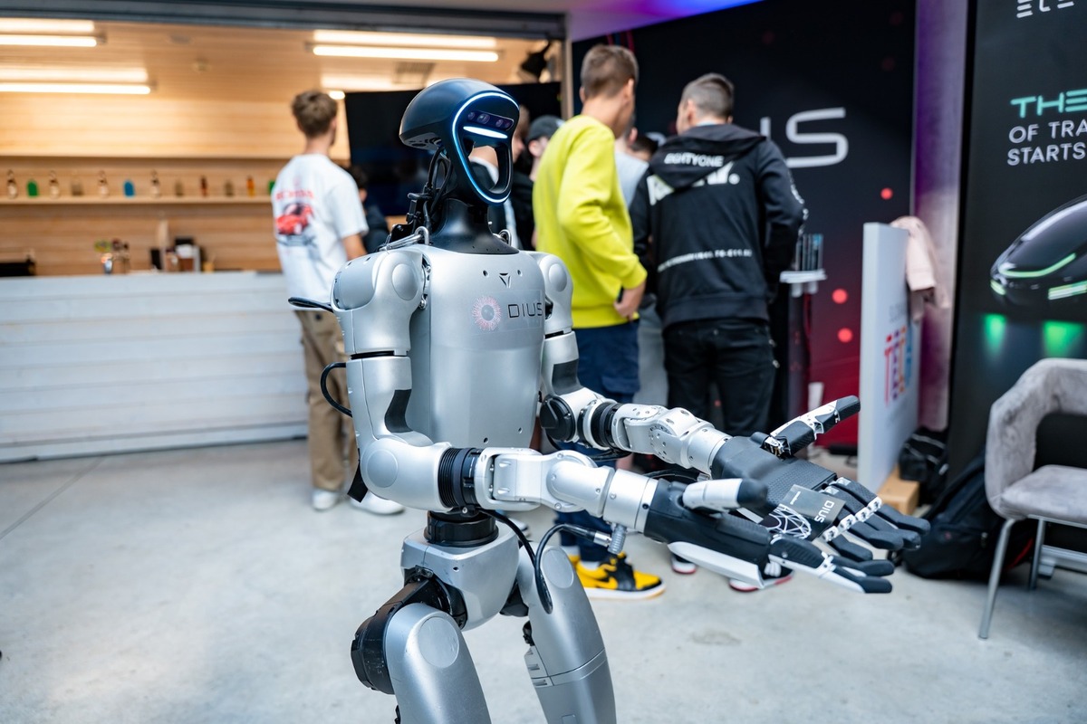 FOTO: Humanoidný robot Sophia sa predstavil na konferencii v Košiciach, foto 14