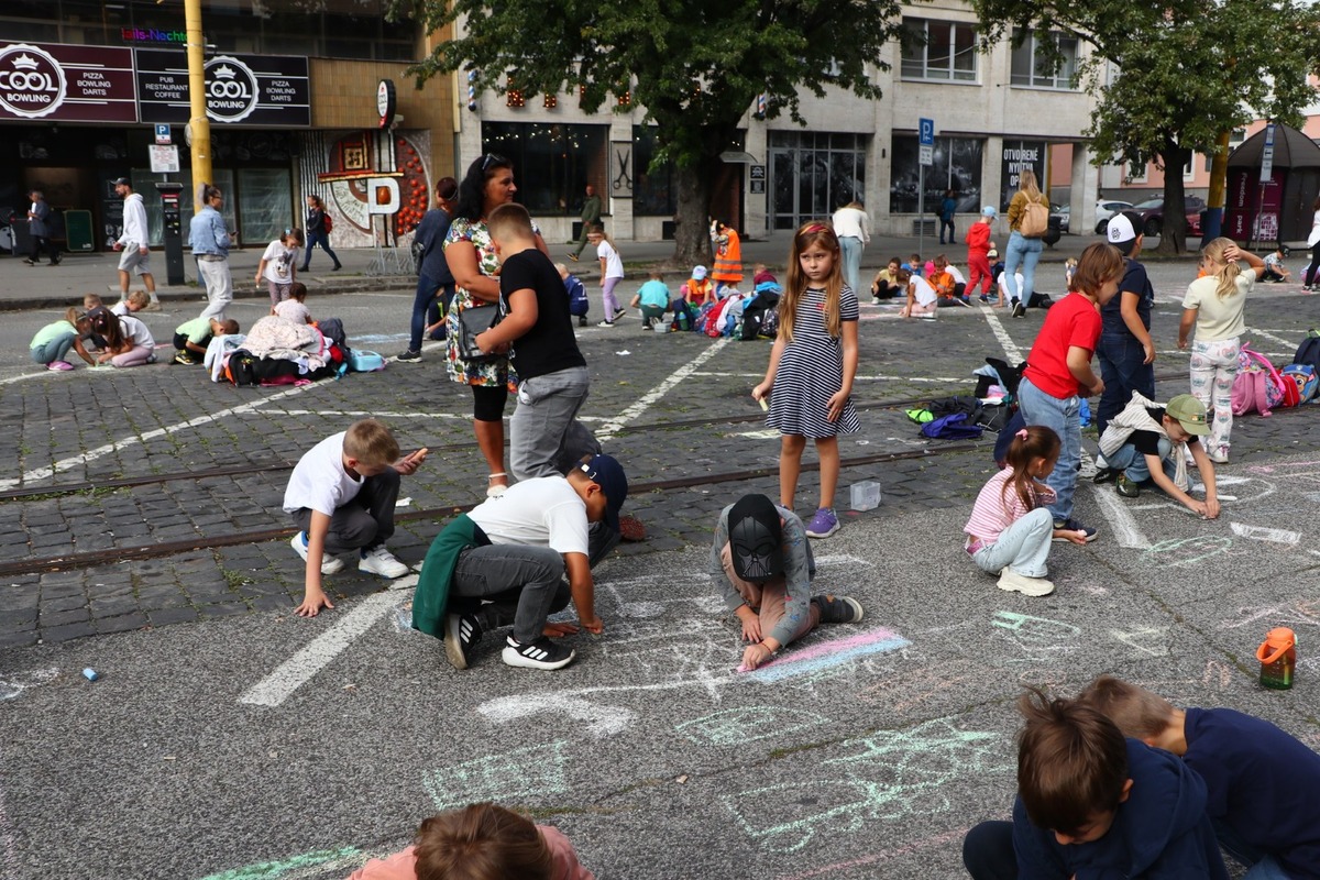 FOTO: Svetielková cyklojazda, historické vozidlá aj výstava autobusov, takto vyzeral víkend bez áut, foto 3