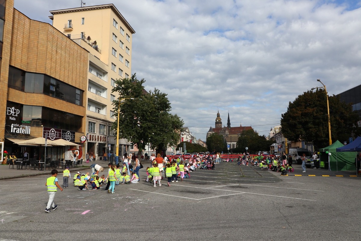 FOTO: Svetielková cyklojazda, historické vozidlá aj výstava autobusov, takto vyzeral víkend bez áut, foto 8