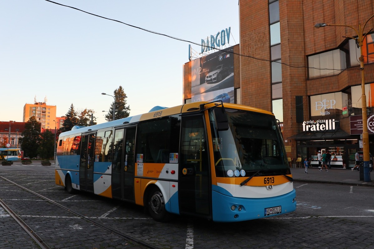 FOTO: Svetielková cyklojazda, historické vozidlá aj výstava autobusov, takto vyzeral víkend bez áut, foto 10