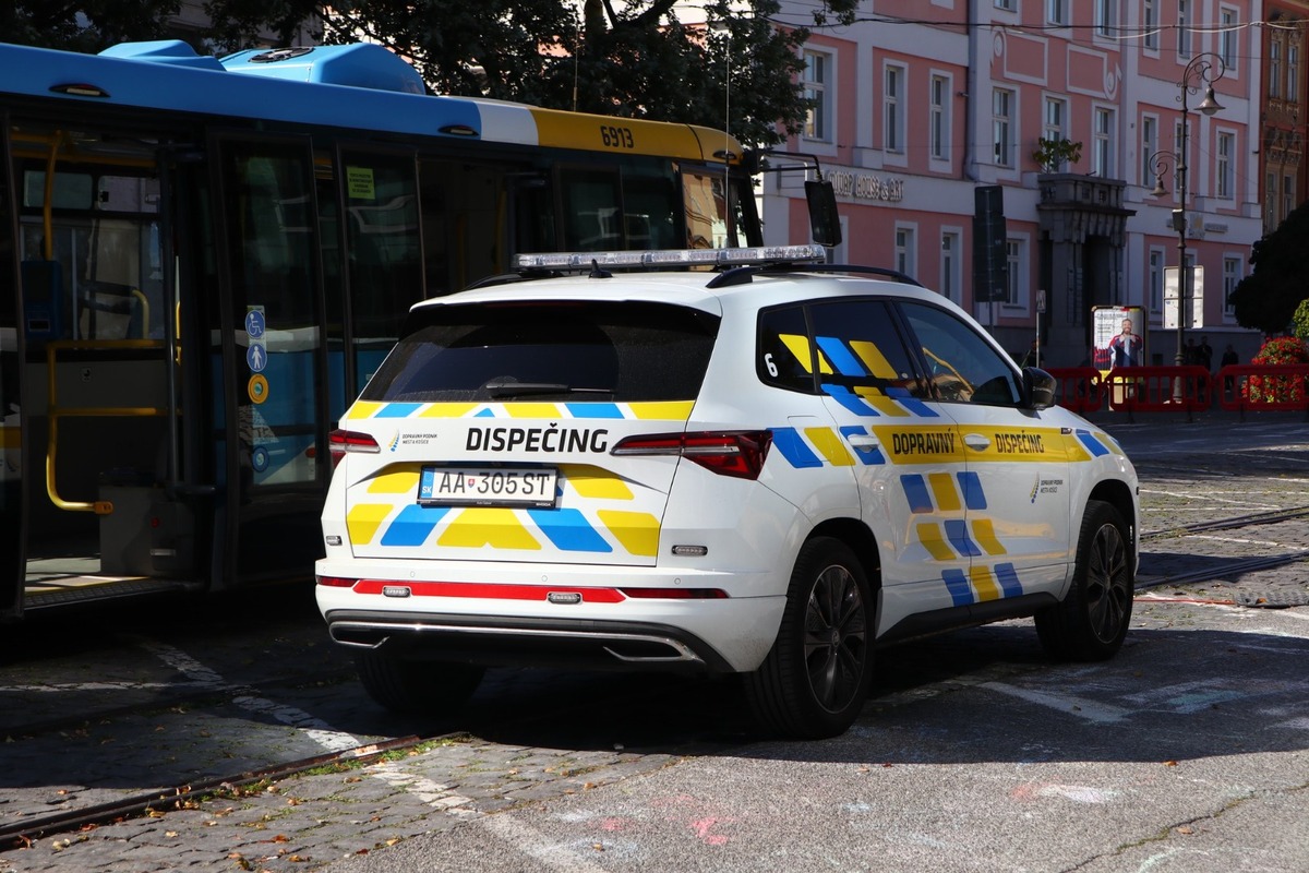 FOTO: Svetielková cyklojazda, historické vozidlá aj výstava autobusov, takto vyzeral víkend bez áut, foto 12
