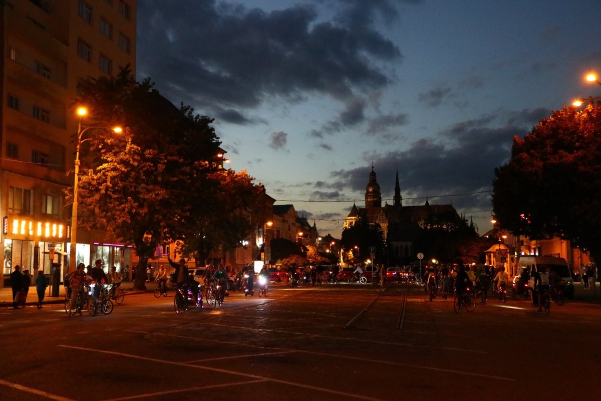 FOTO: Svetielková cyklojazda, historické vozidlá aj výstava autobusov, takto vyzeral víkend bez áut, foto 13