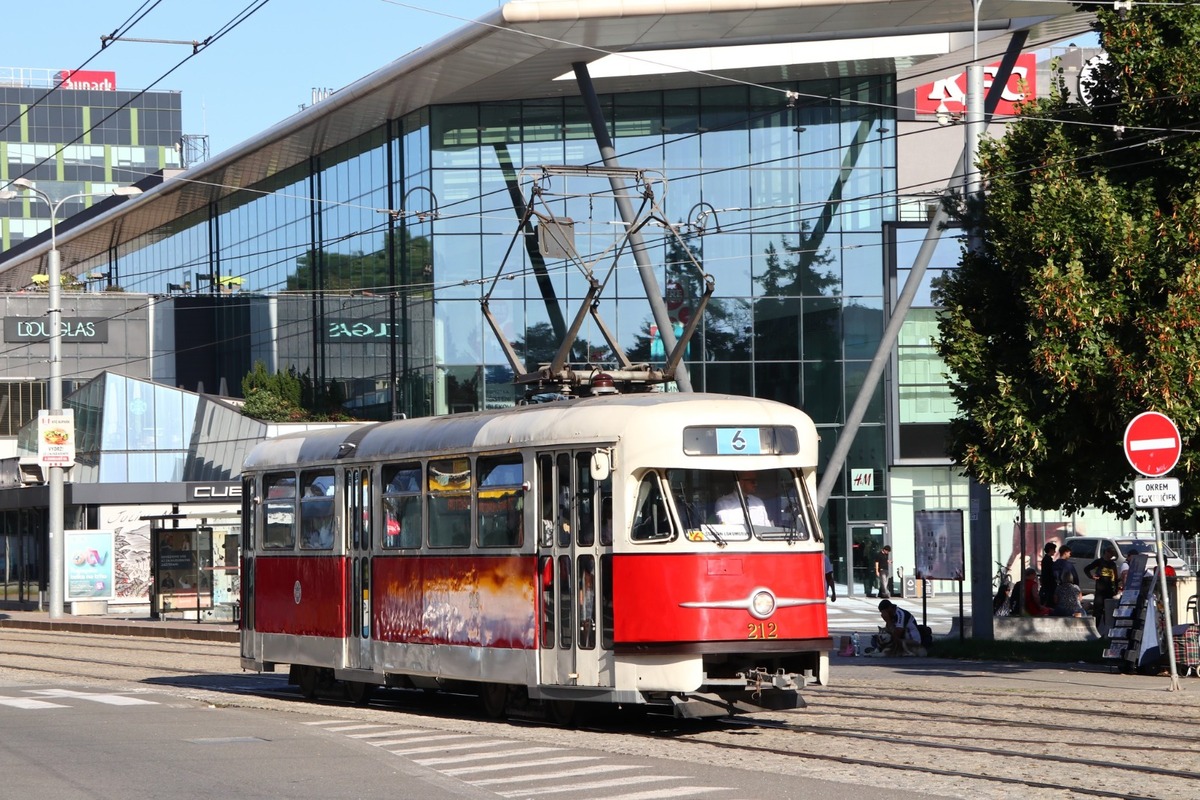 FOTO: Svetielková cyklojazda, historické vozidlá aj výstava autobusov, takto vyzeral víkend bez áut, foto 15