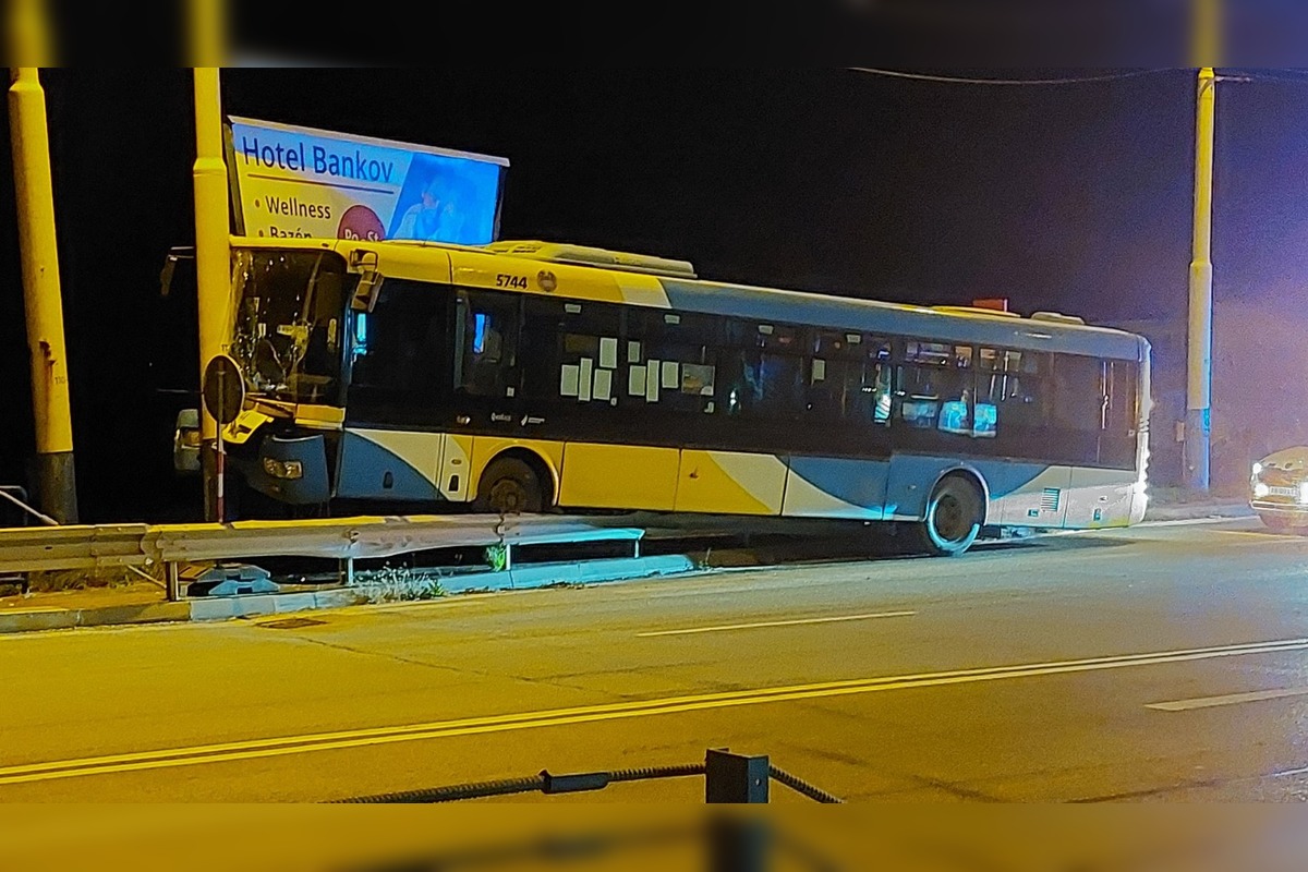 FOTO: Nehoda nočného autobusu v Košiciach, foto 1