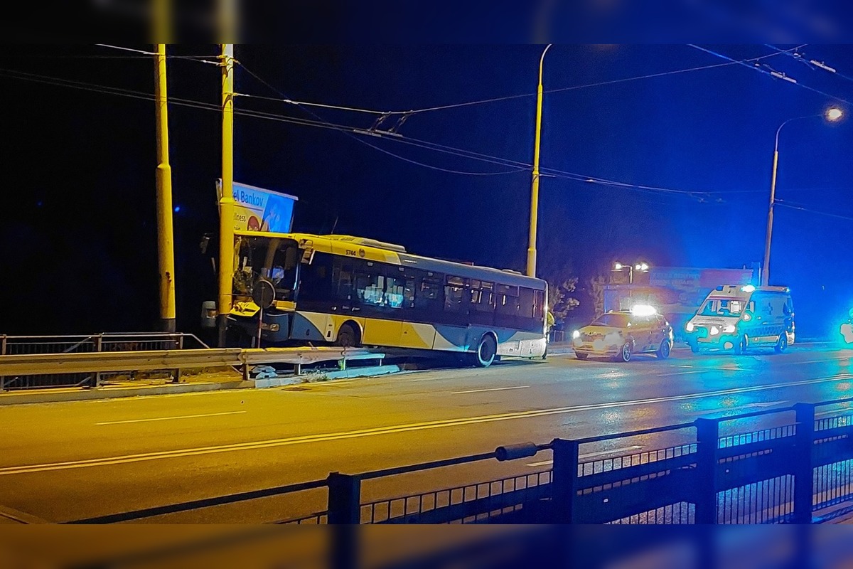 FOTO: Nehoda nočného autobusu v Košiciach, foto 4