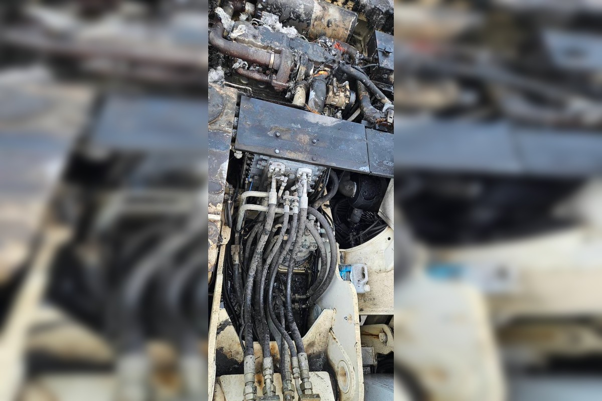 FOTO: Zásah hasičov pri požiari nakladača v areáli košickej recyklačnej spoločnosti, foto 2