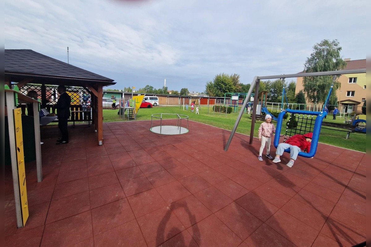 FOTO: Nové inkluzívne ihrisko v Trebišove, foto 2