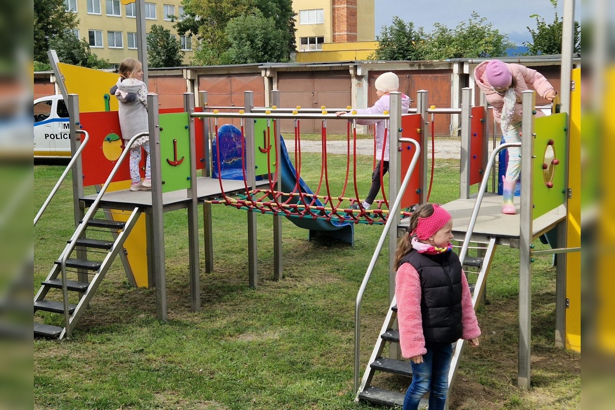 FOTO: Nové inkluzívne ihrisko v Trebišove, foto 4