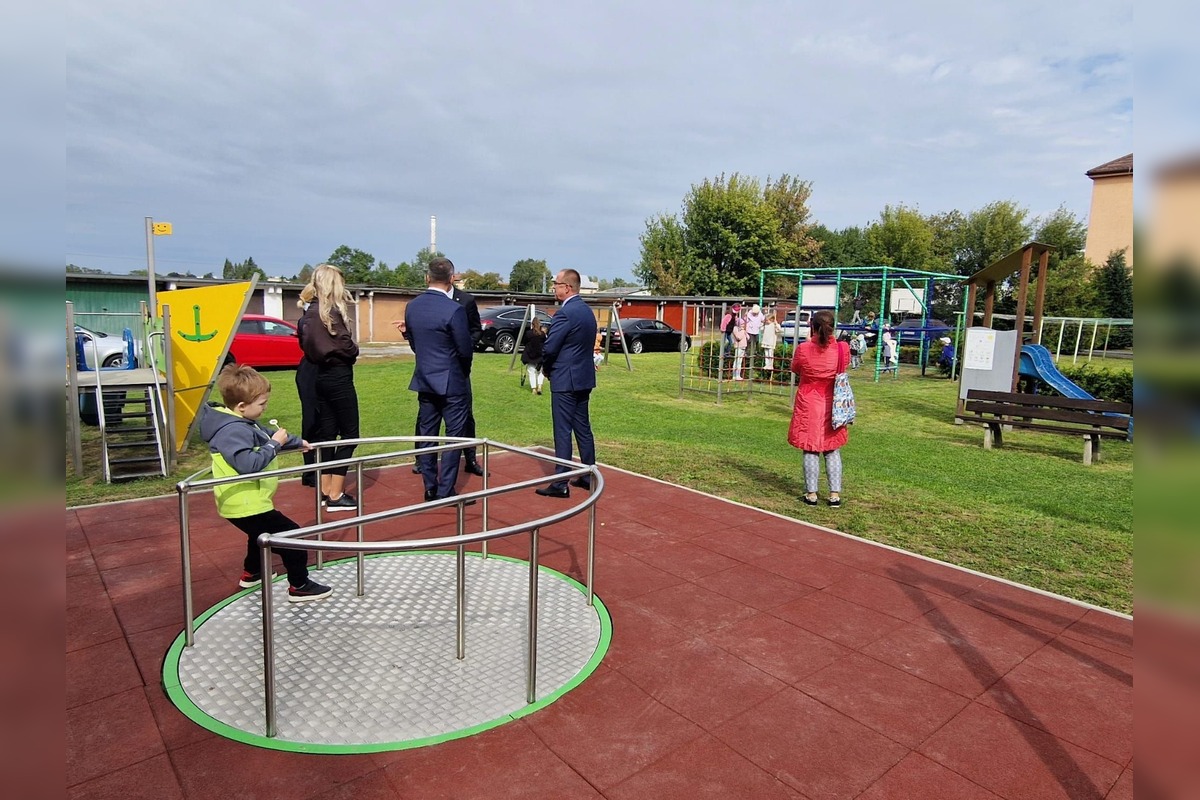 FOTO: Nové inkluzívne ihrisko v Trebišove, foto 9