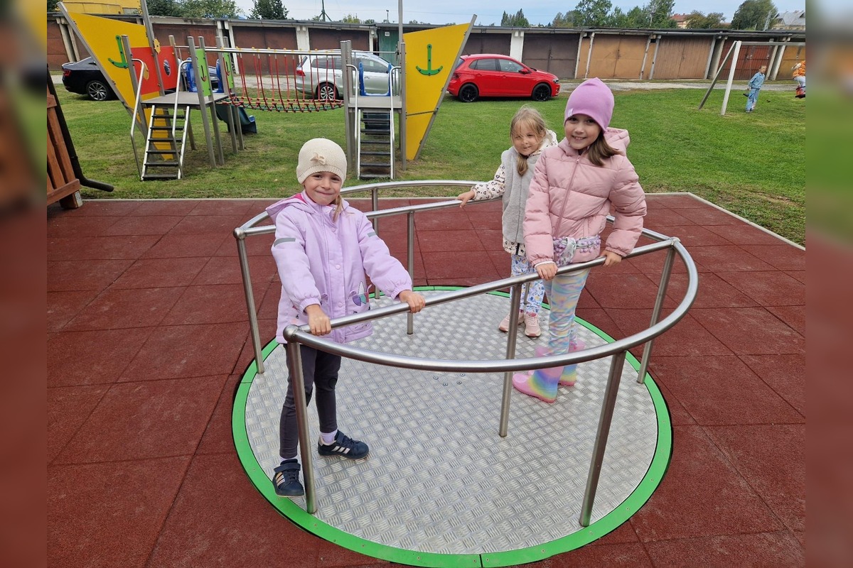 FOTO: Nové inkluzívne ihrisko v Trebišove, foto 14