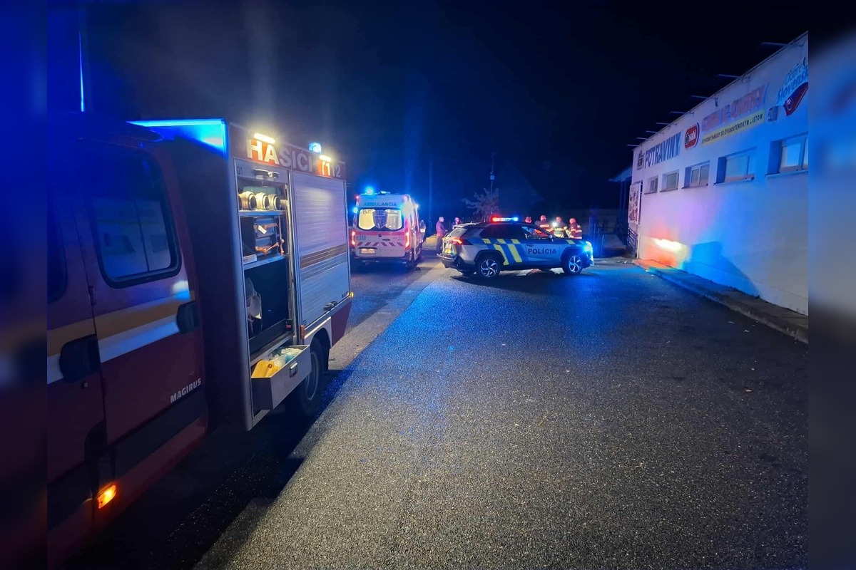 FOTO: Tragická nehoda auta s chodcom v Mníšku nad Hnilcom, foto 1